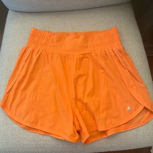 Vitality | Balance Athletica oasis breeze short S orange